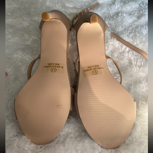 Heels 🖤 - Picture 3 of 3